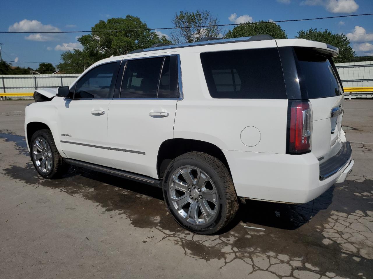 2016 GMC Yukon Denali - Image 2
