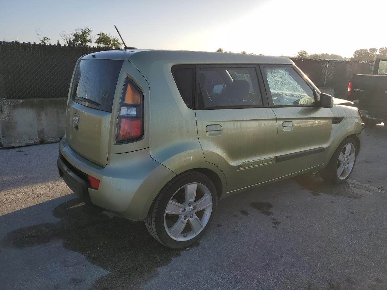2010 Kia Soul + - Image 3