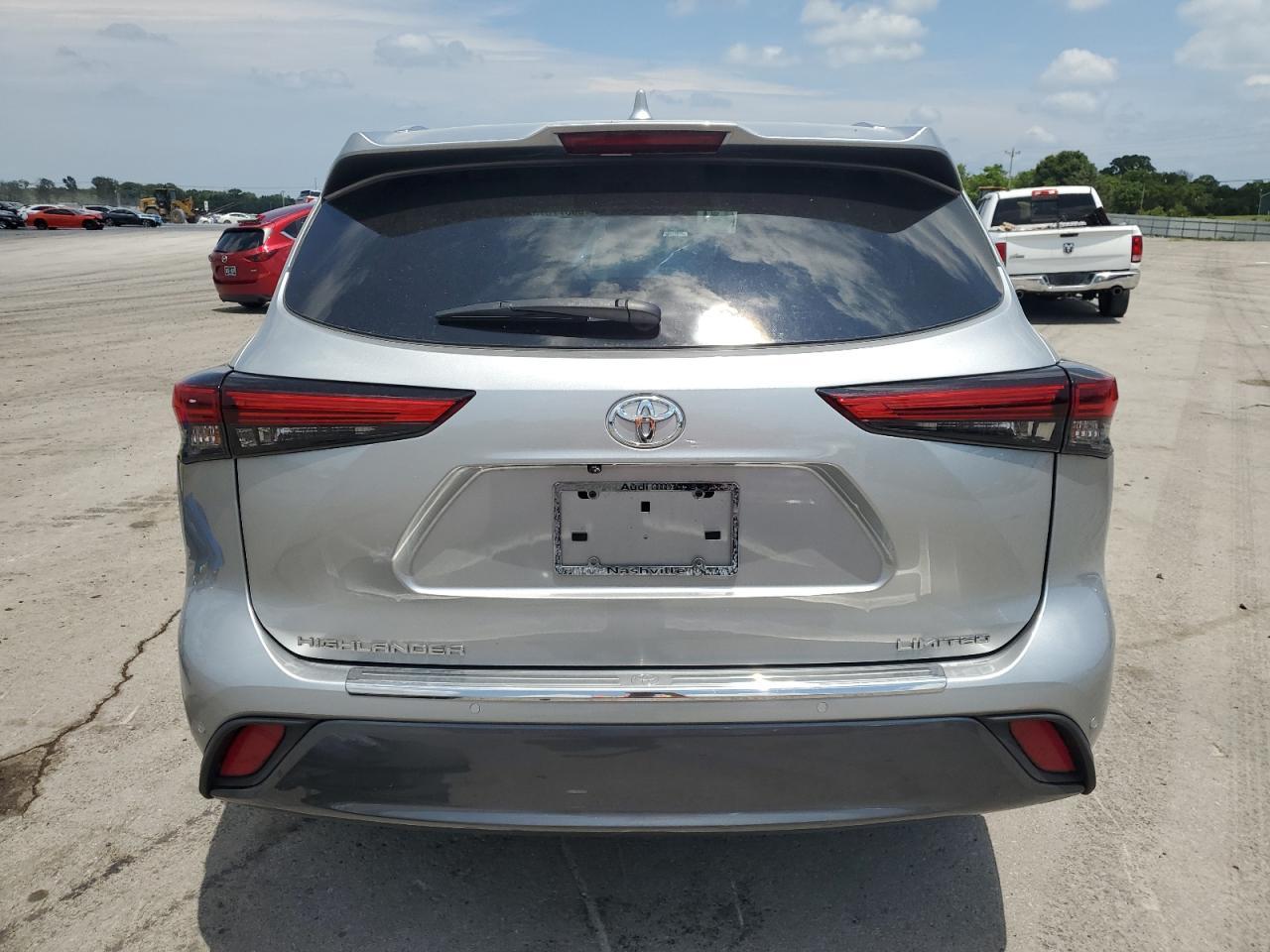 2022 Toyota Highlander Limited - Image 6