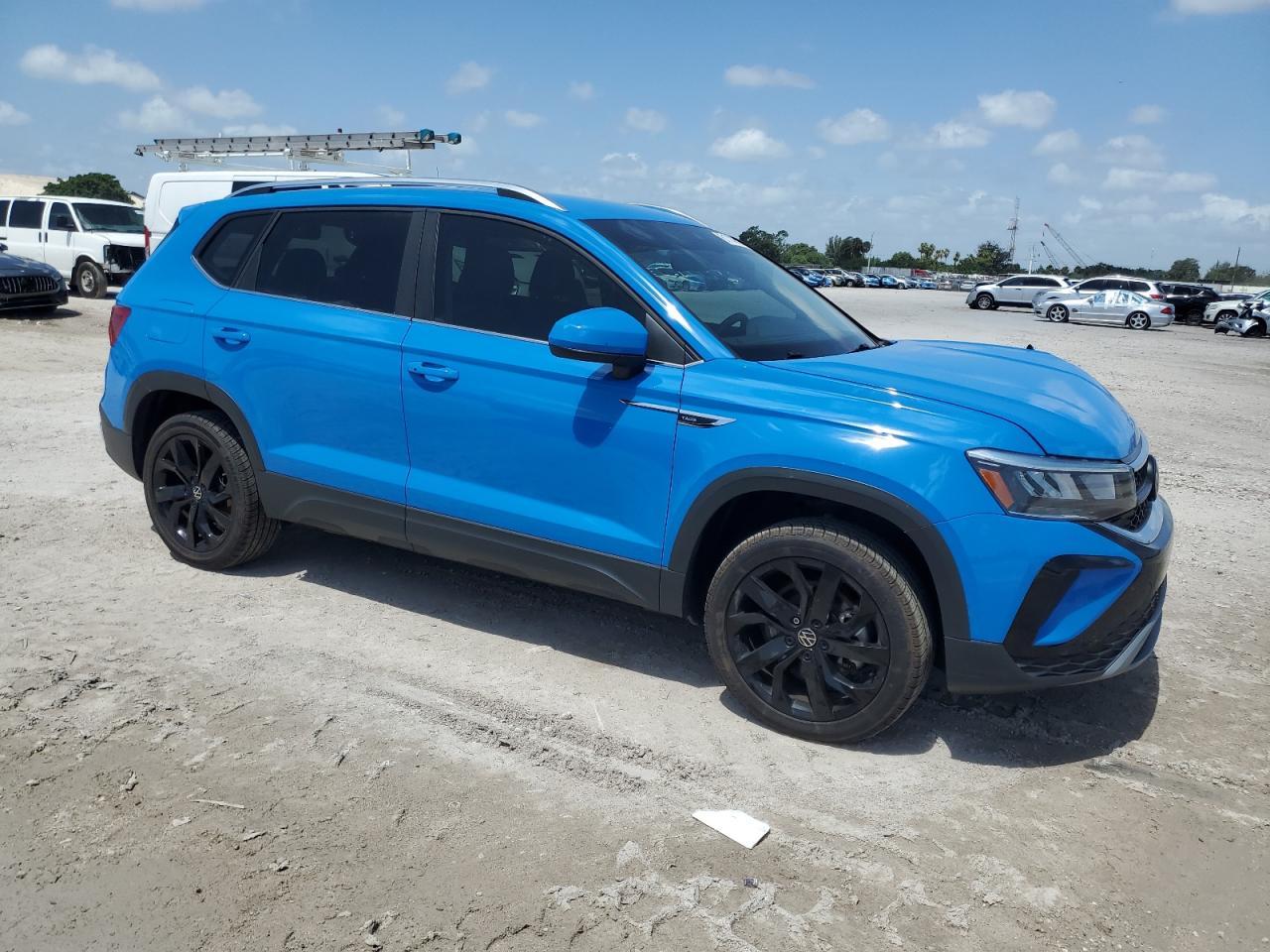 2023 Volkswagen Taos Se - Фото 4