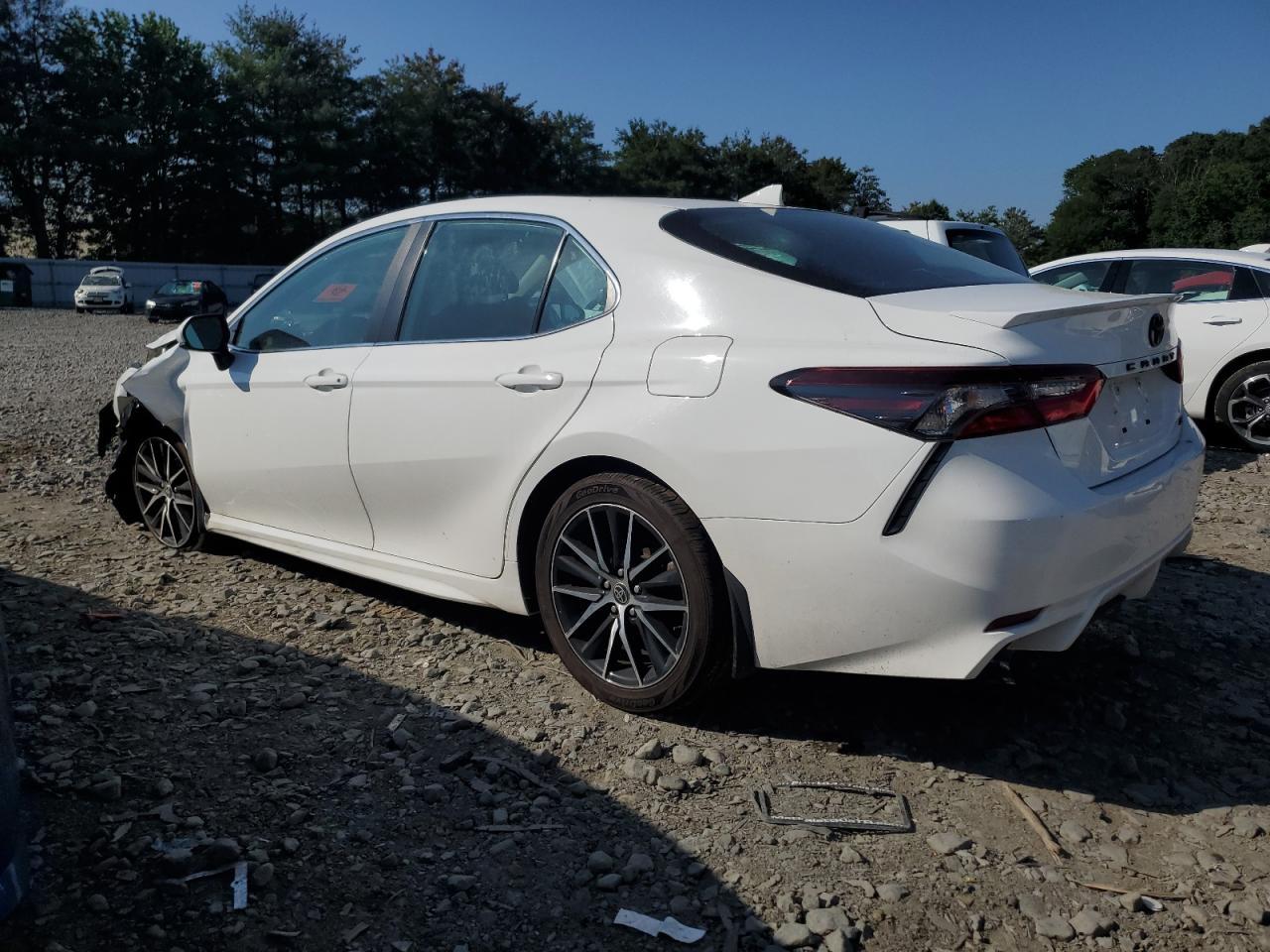 2021 Toyota Camry Se - Фото 2