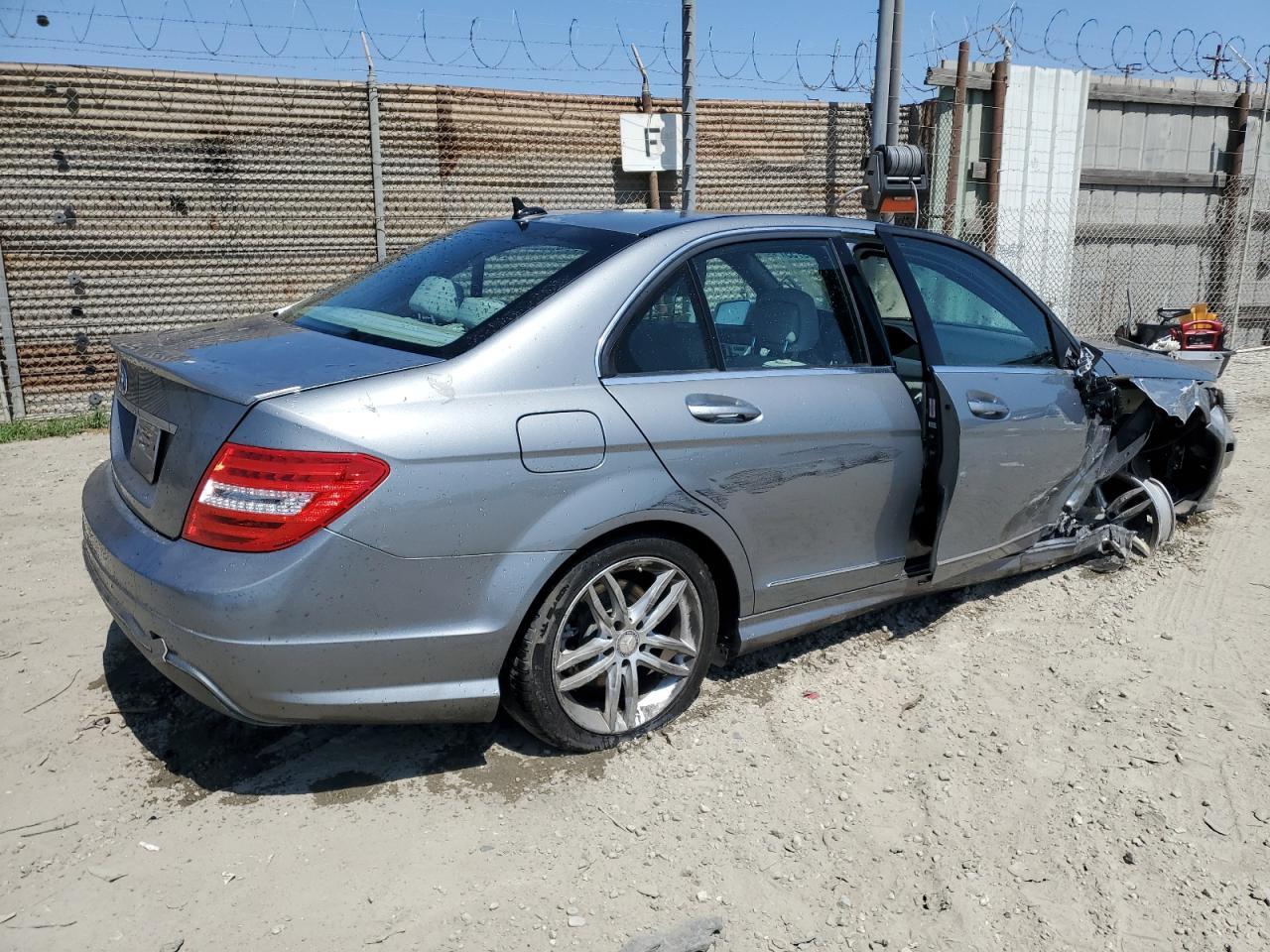 2014 Mercedes-Benz C 250 - Image 3