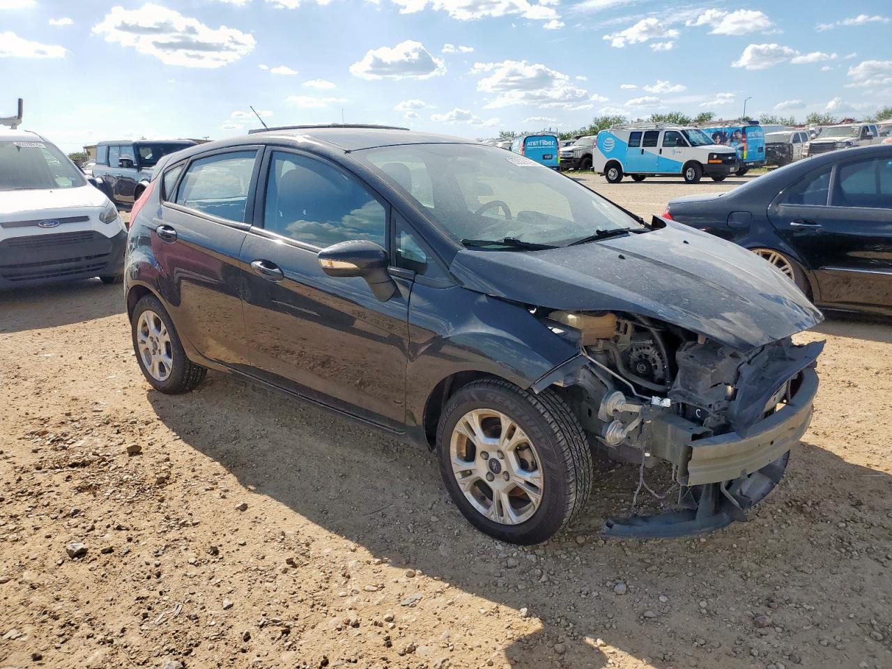 2015 Ford Fiesta Se - Фото 4