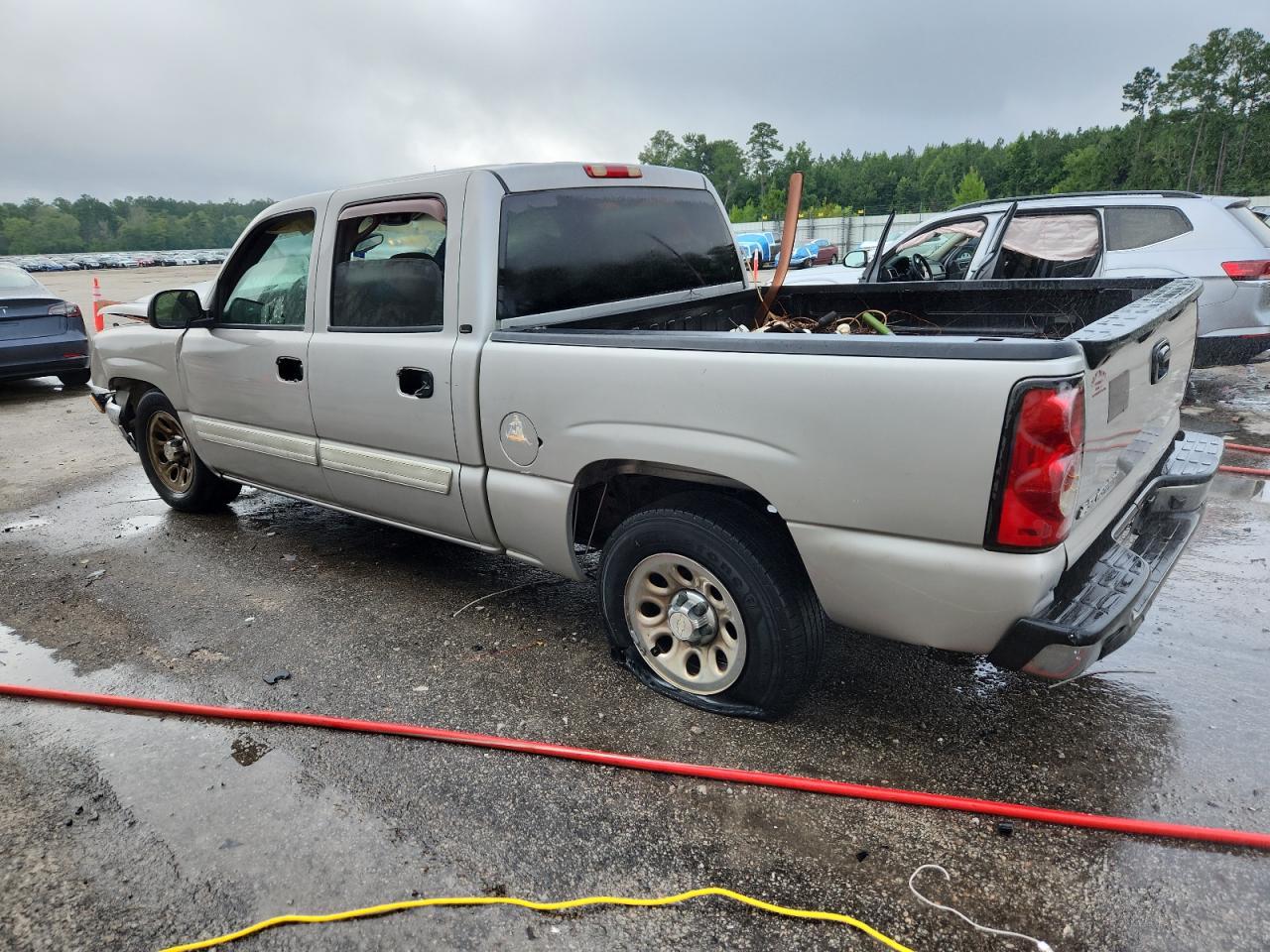 2006 Chevrolet Silverado C1500 - Image 2