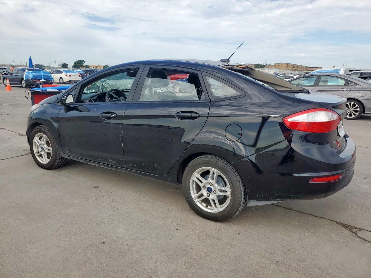 2018 Ford Fiesta Se - Image 2
