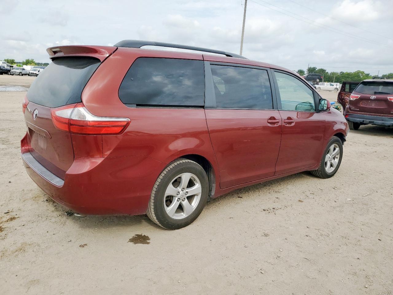 2015 Toyota Sienna Le - Фото 3
