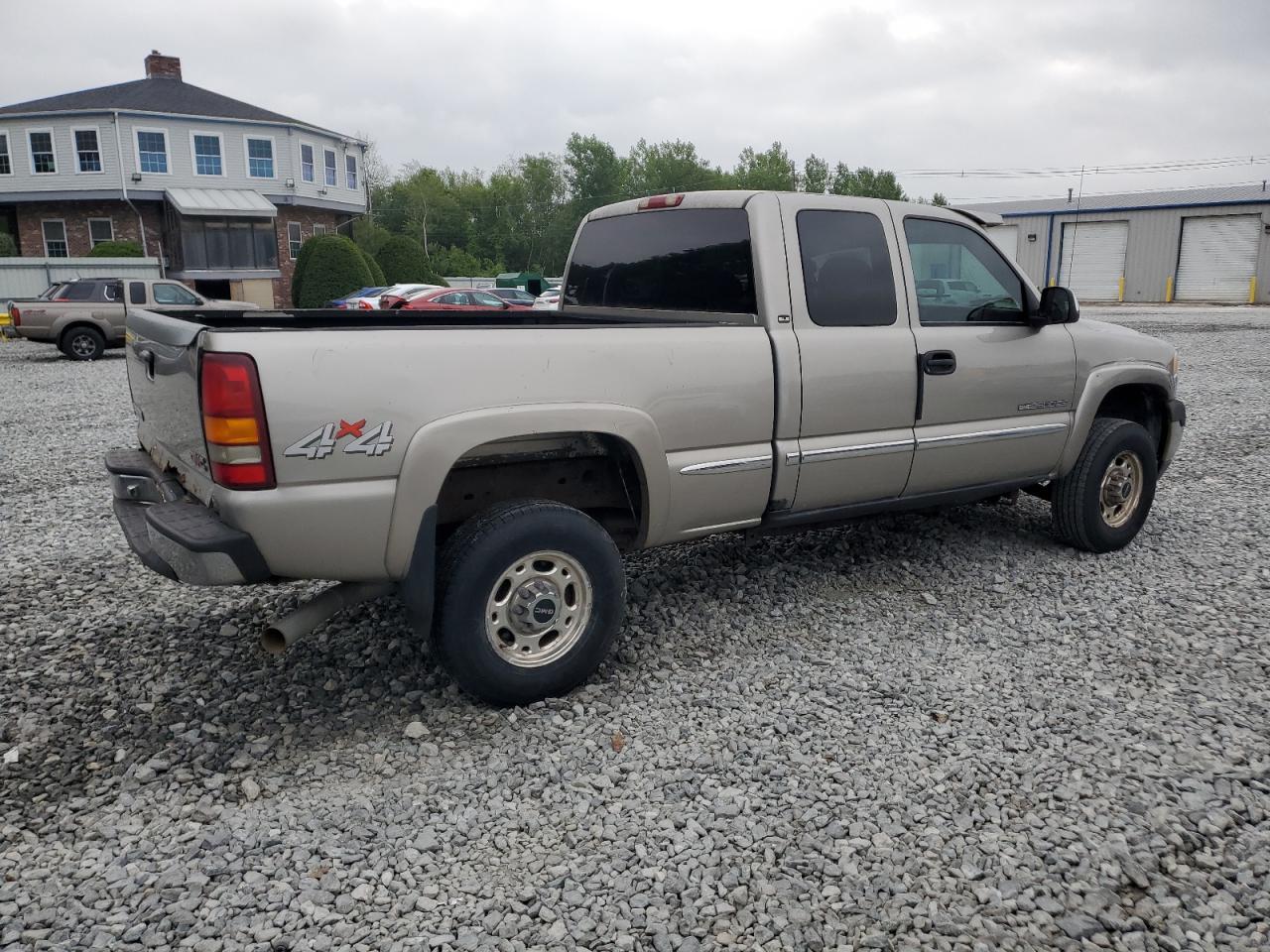 2002 GMC Sierra K2500 Heavy Duty - Image 3