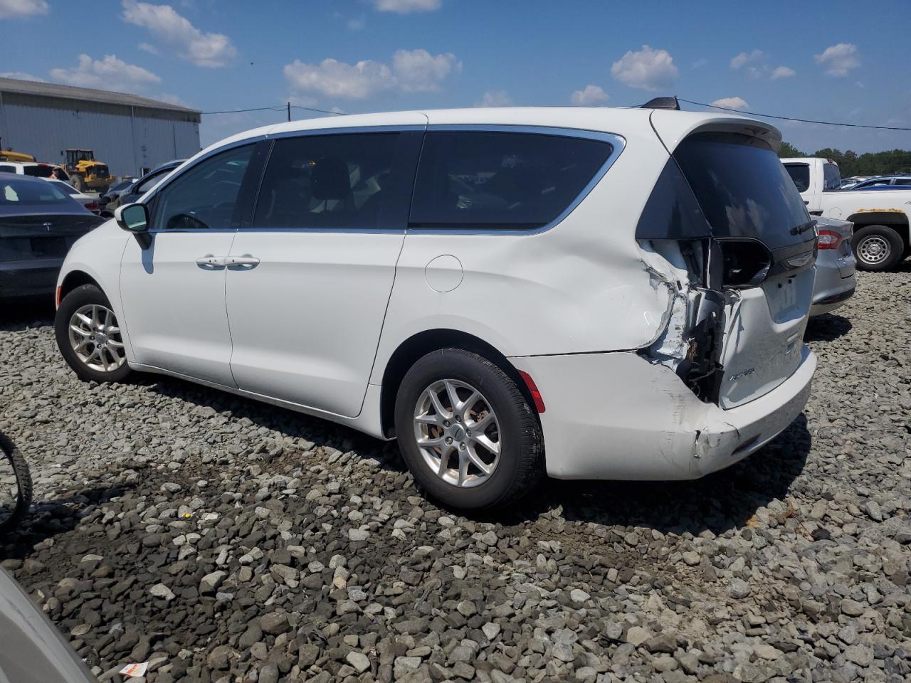 2023 Chrysler Voyager Lx - Фото 2