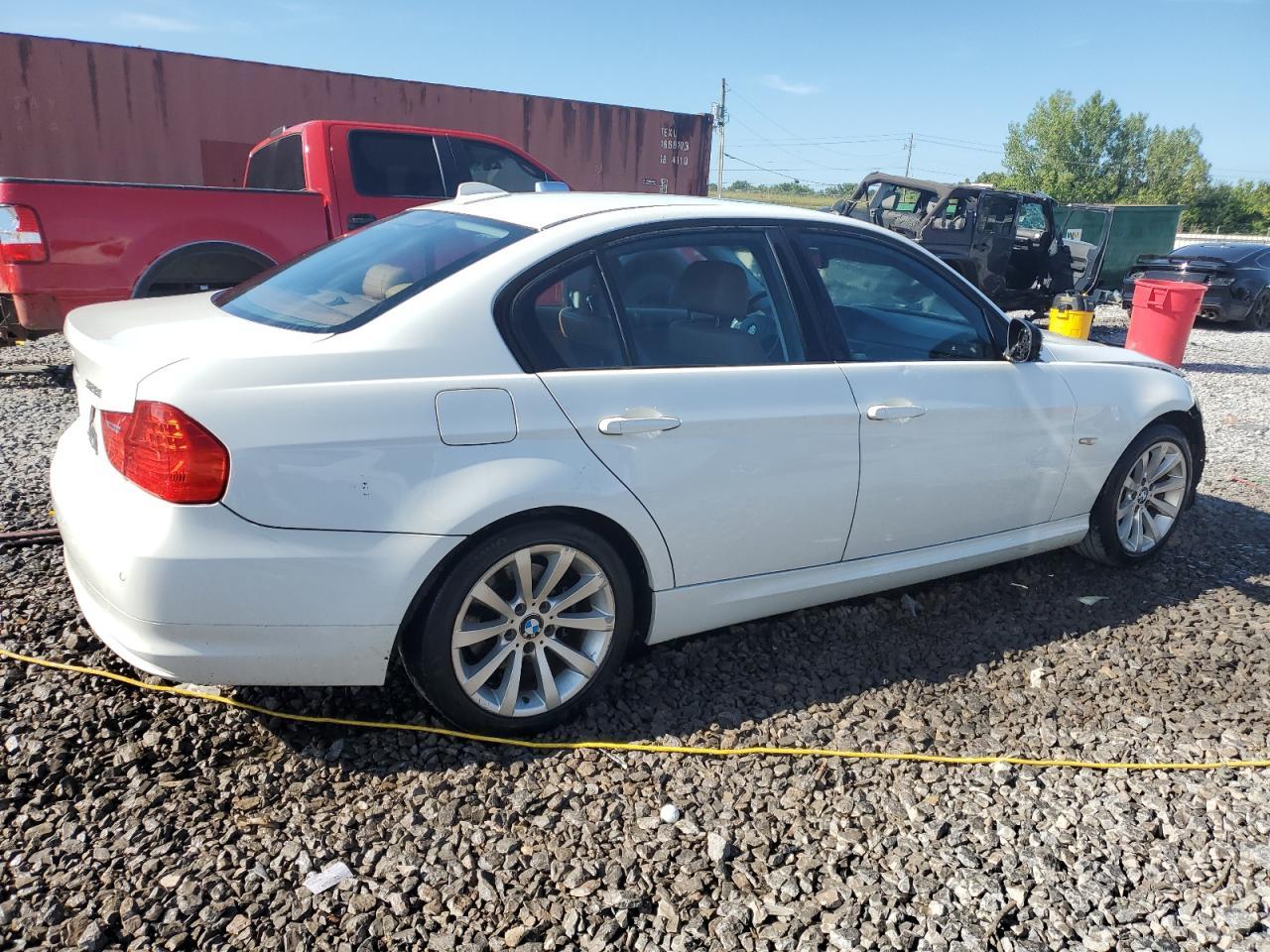 2011 BMW 328 I - Image 3