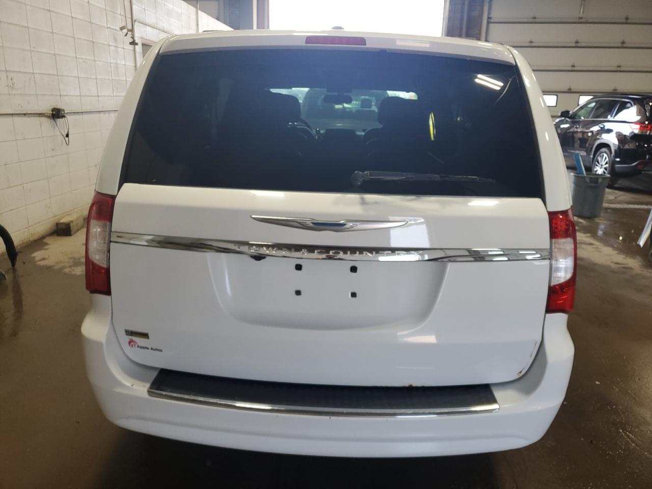 2014 Chrysler Town & Country Touring - Фото 6