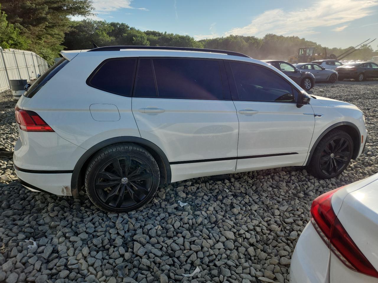 2020 Volkswagen Tiguan Se - Фото 3