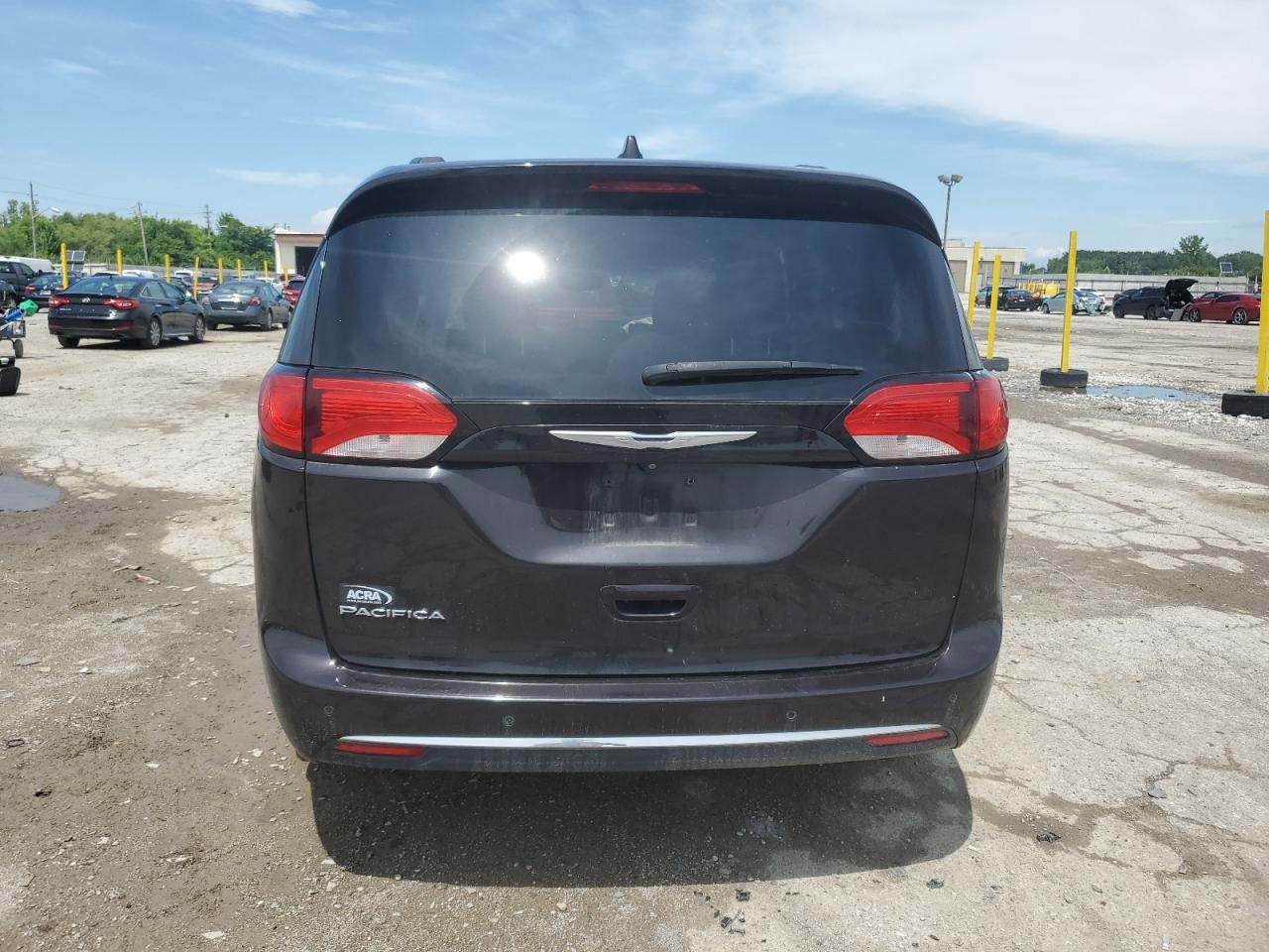 2017 Chrysler Pacifica Touring L - Image 6