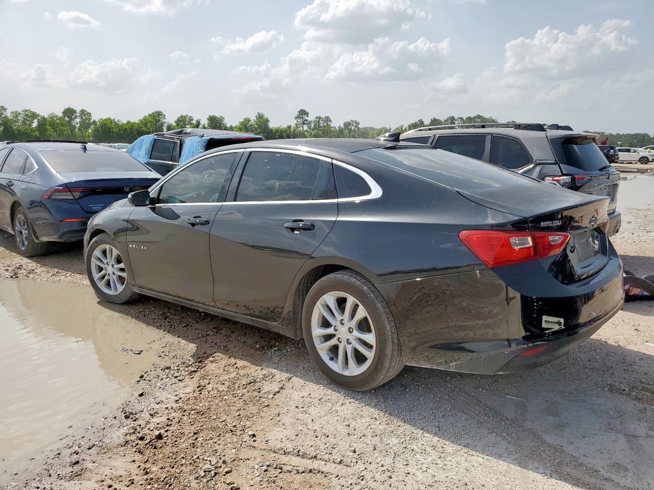 2017 Chevrolet Malibu Lt - Image 2
