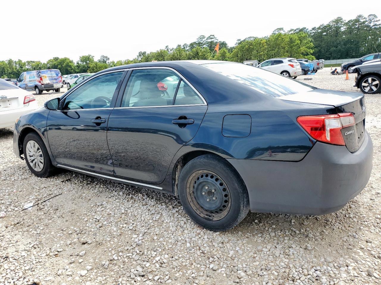 2013 Toyota Camry L - Фото 2