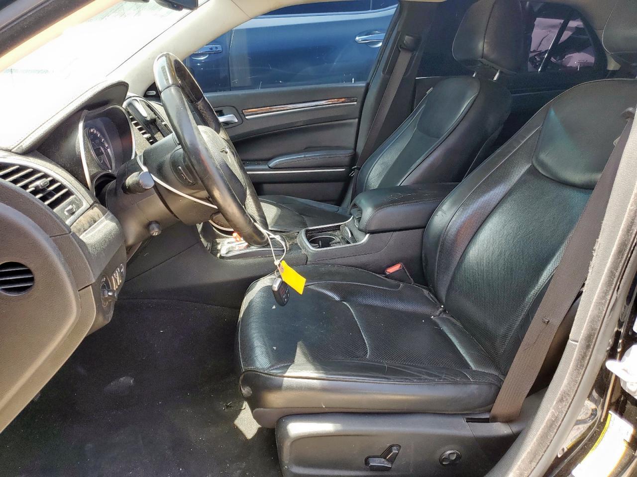 2019 Chrysler 300 Limited - Image 7