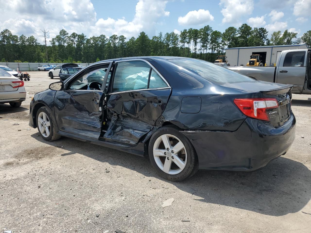 2012 Toyota Camry Base - Фото 2