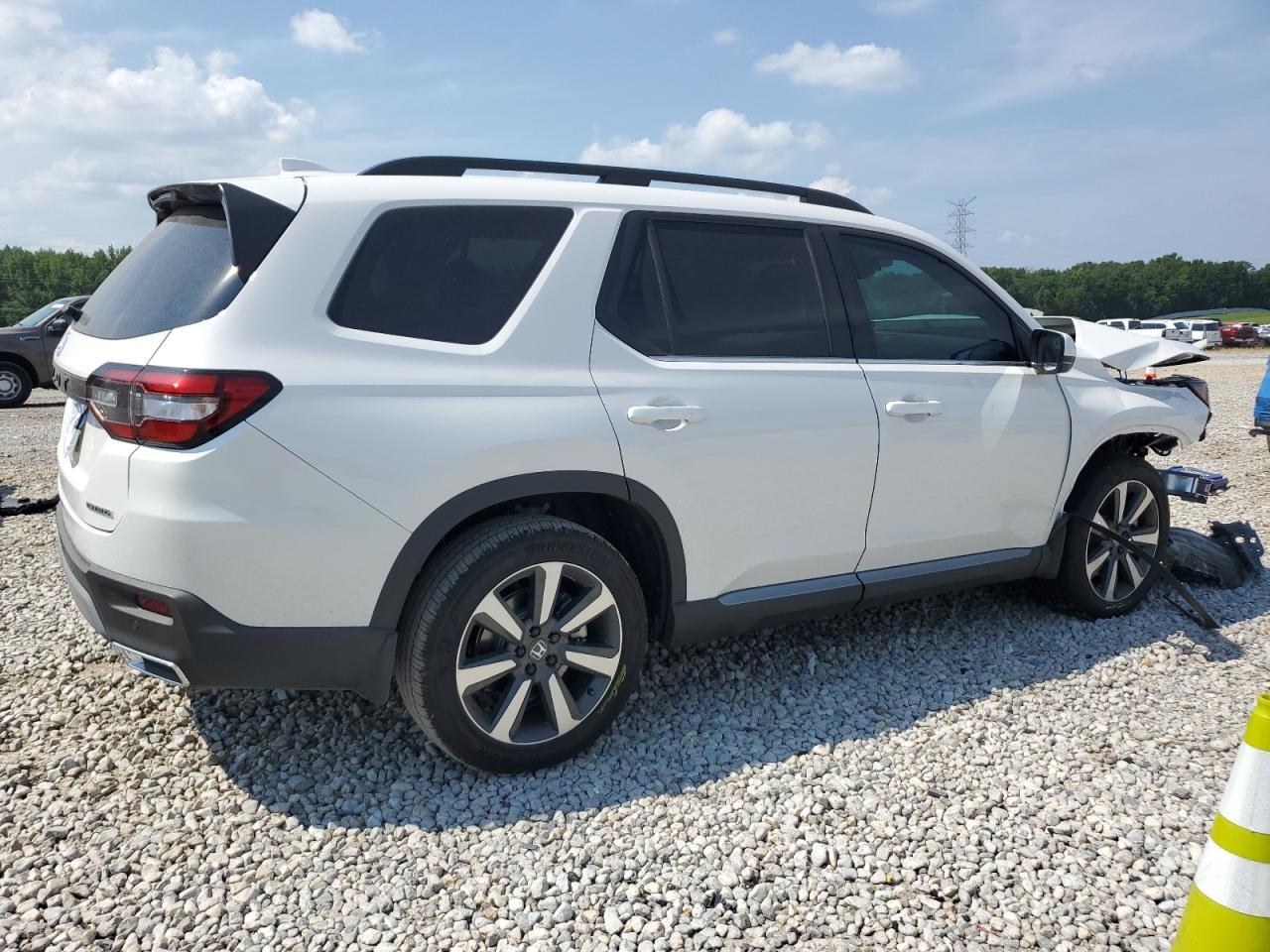 2025 Honda Pilot Touring - Image 3