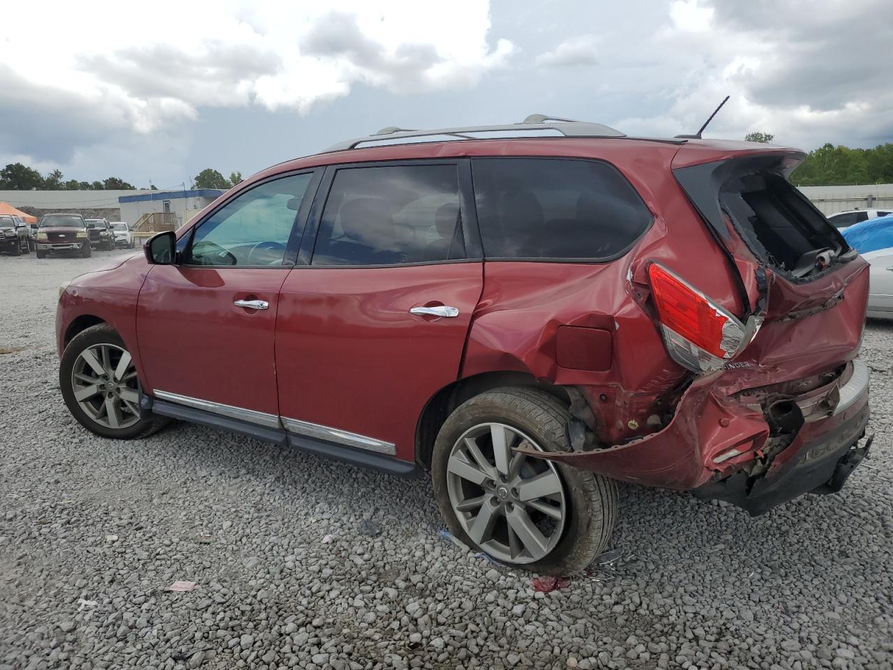 2016 Nissan Pathfinder S - Image 2