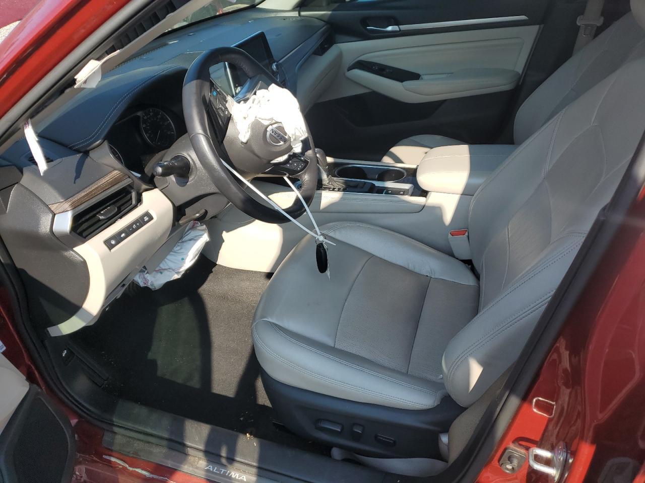 2021 Nissan Altima Platinum - Image 7