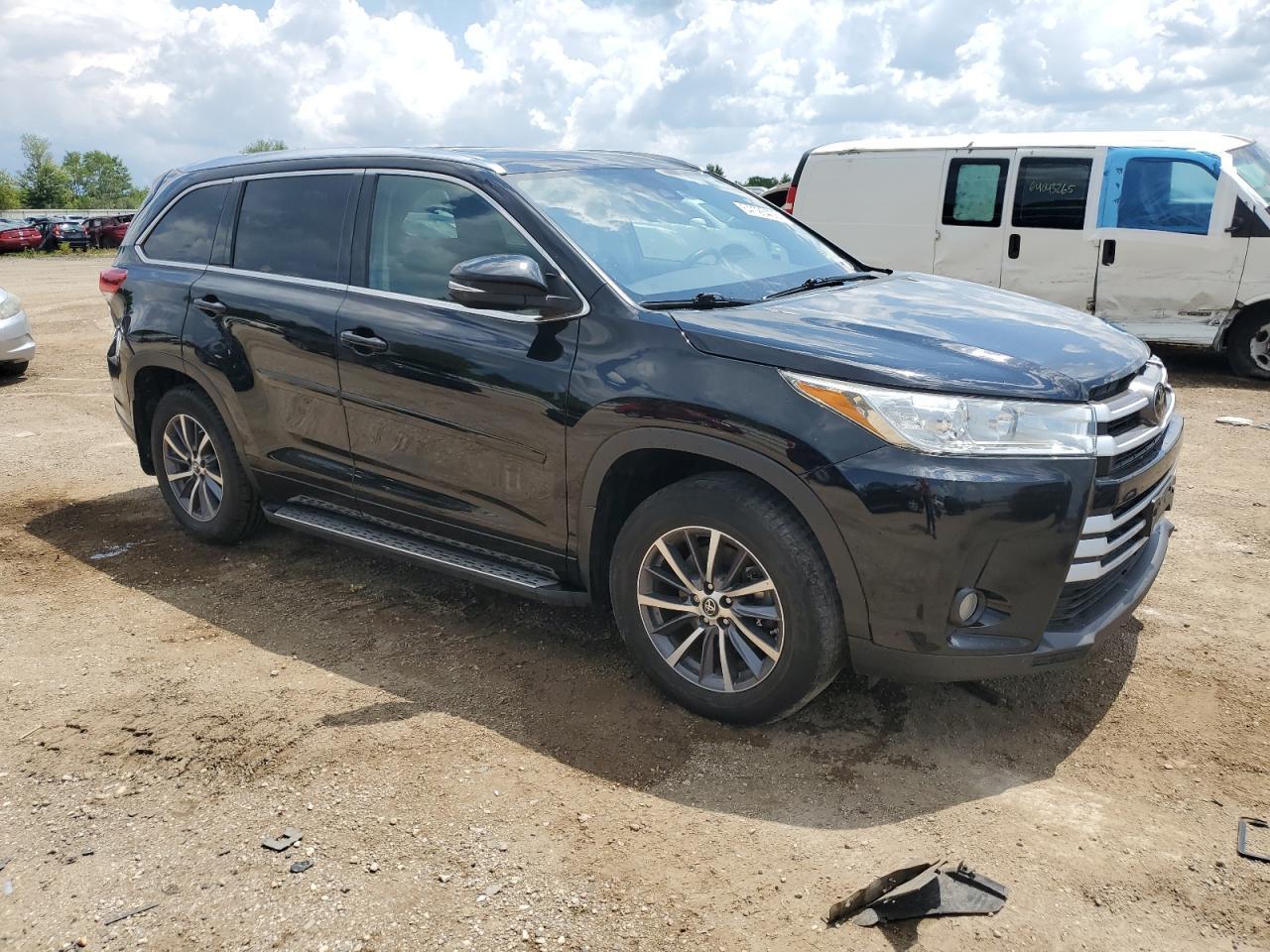 2018 Toyota Highlander Se - Фото 4