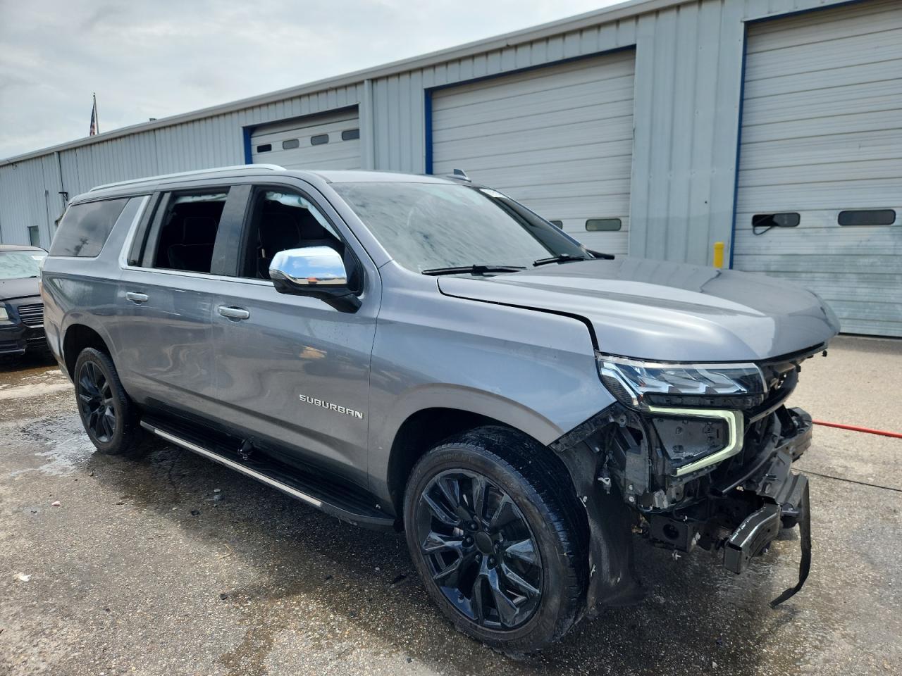 2021 Chevrolet Suburban C1500 Premier - Image 4