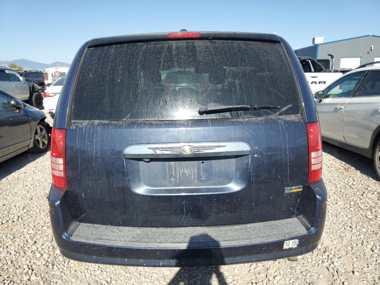 2008 Chrysler Town & Country - Image 6