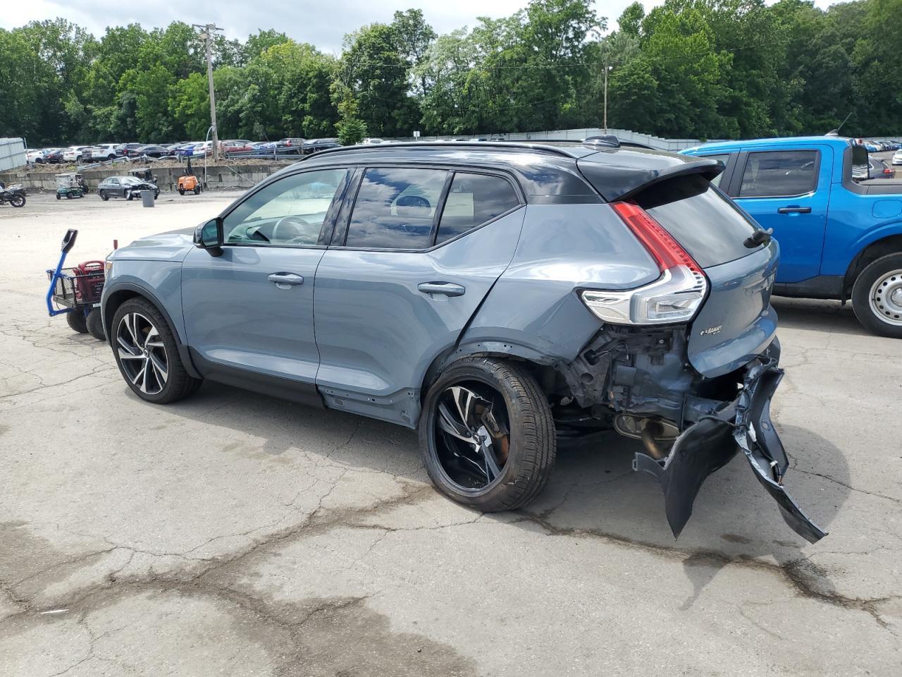 2022 Volvo Xc40 T5 R-Design - Фото 2