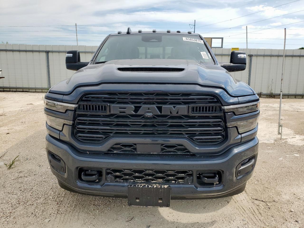 2025 Ram 3500 Laramie - Фото 5