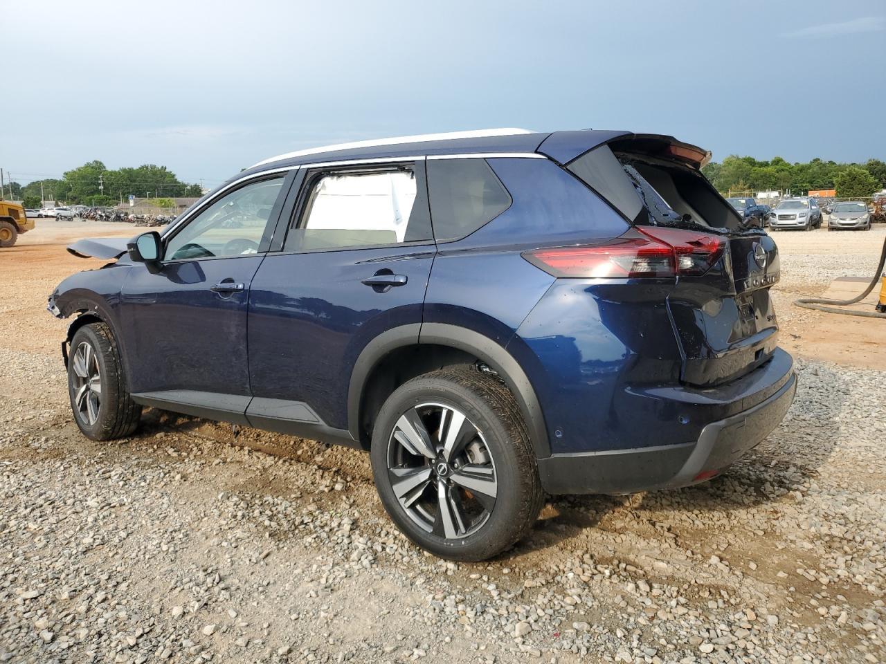 2025 Nissan Rogue Sl - Image 2