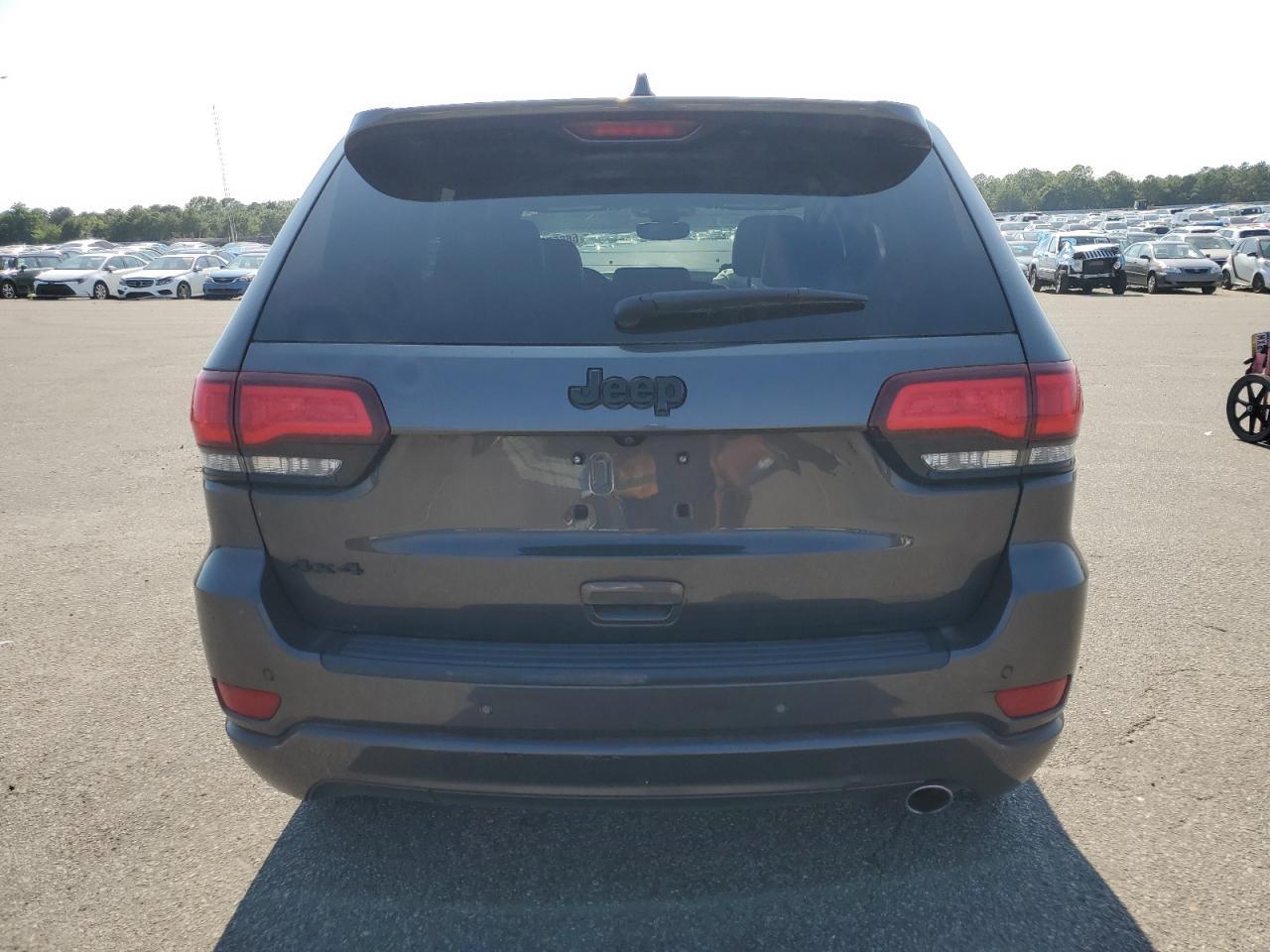 2020 Jeep Grand Cherokee Laredo - Image 6