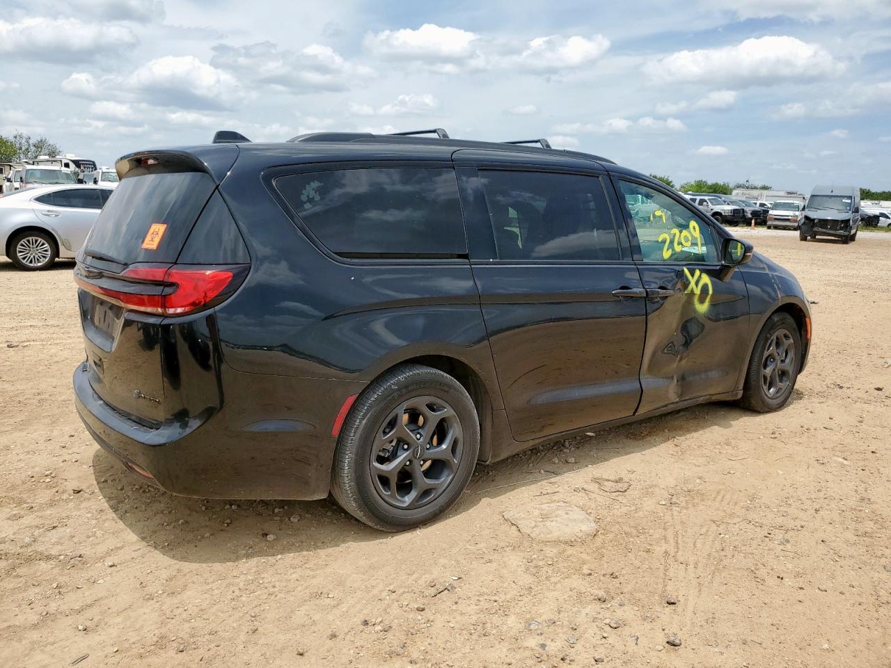 2021 Chrysler Pacifica Hybrid Limited - Image 3