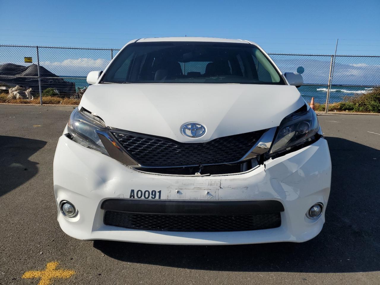 2016 Toyota Sienna Se - Фото 5