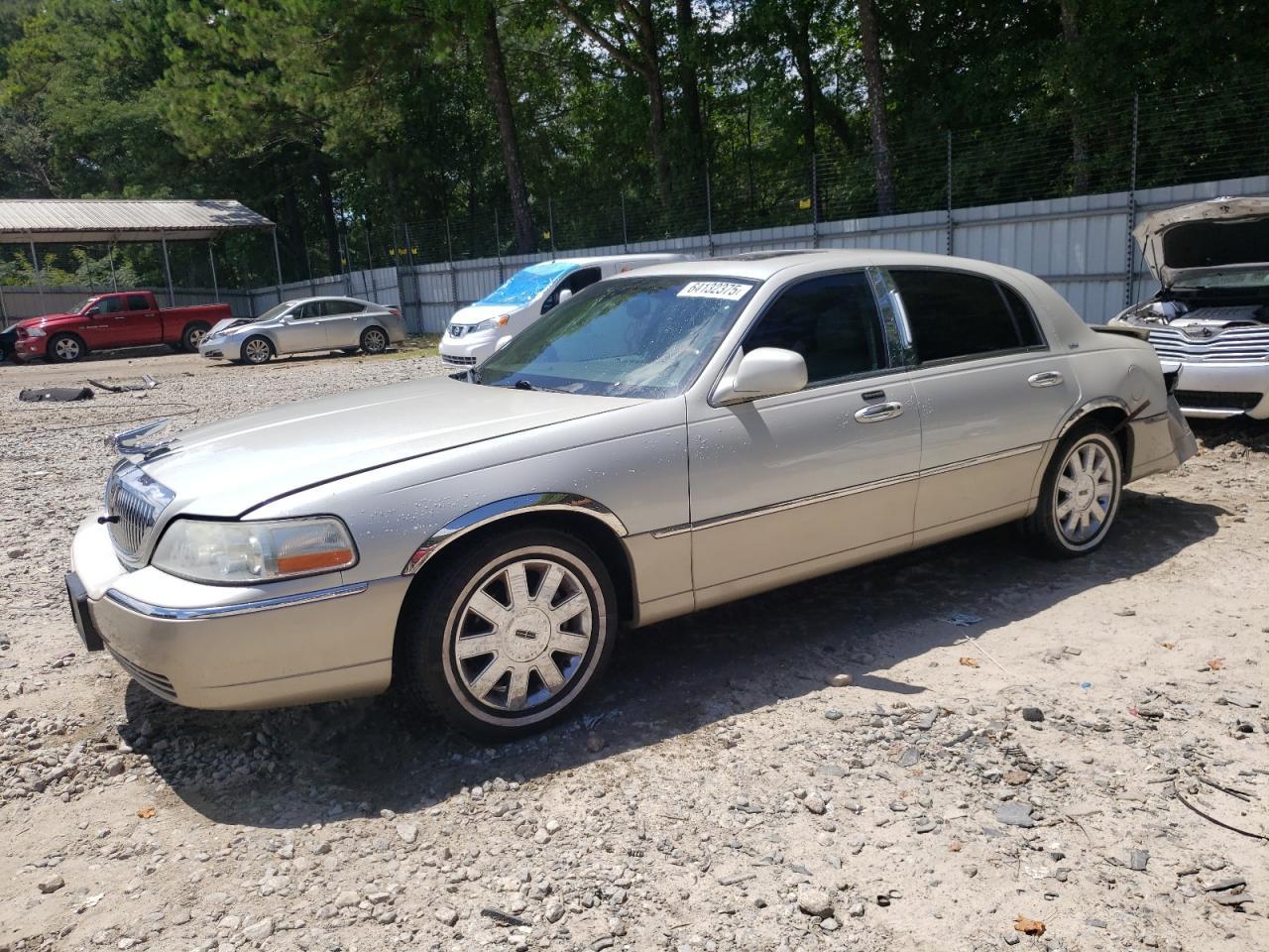 2005 Lincoln Town Car Signature Limited