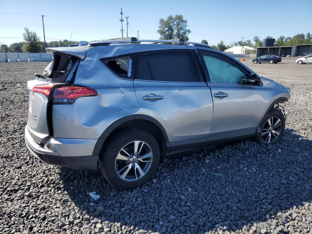 2016 Toyota Rav4 Xle - Image 3