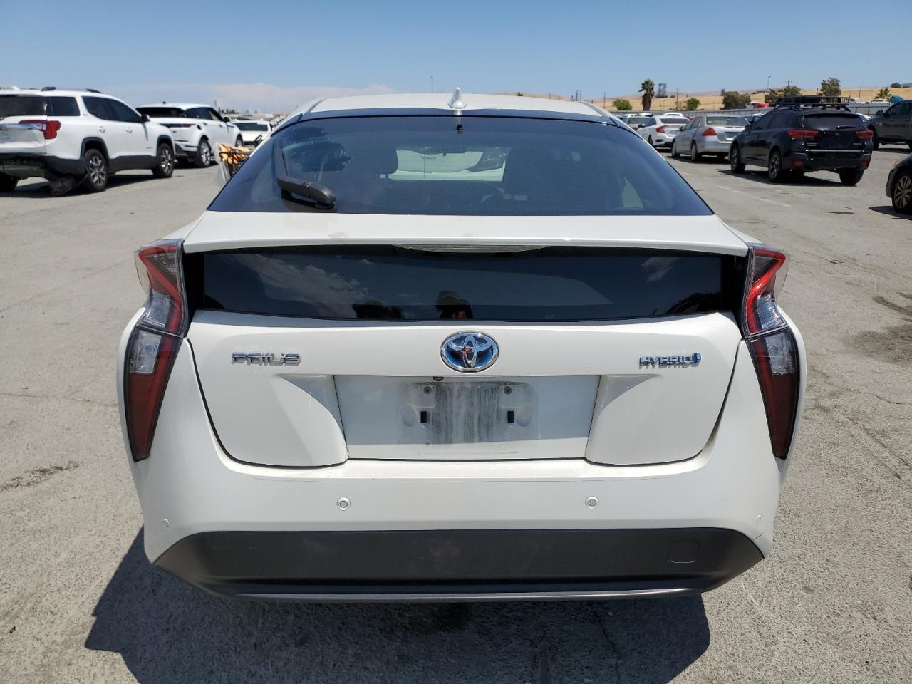 2018 Toyota Prius - Image 6