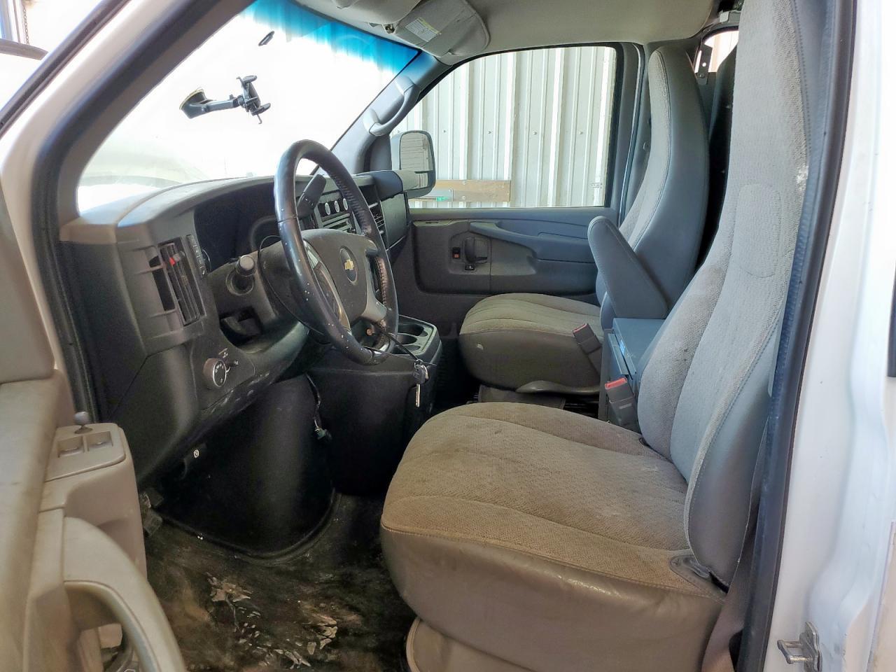 2015 Chevrolet Express G3500 - Image 7