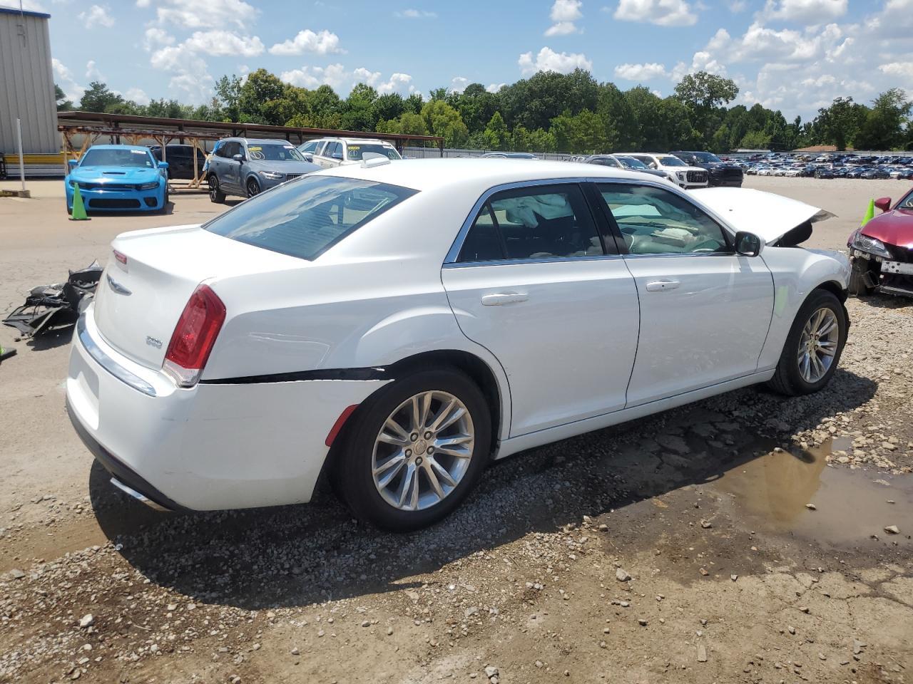 2020 Chrysler 300 Touring - Image 3