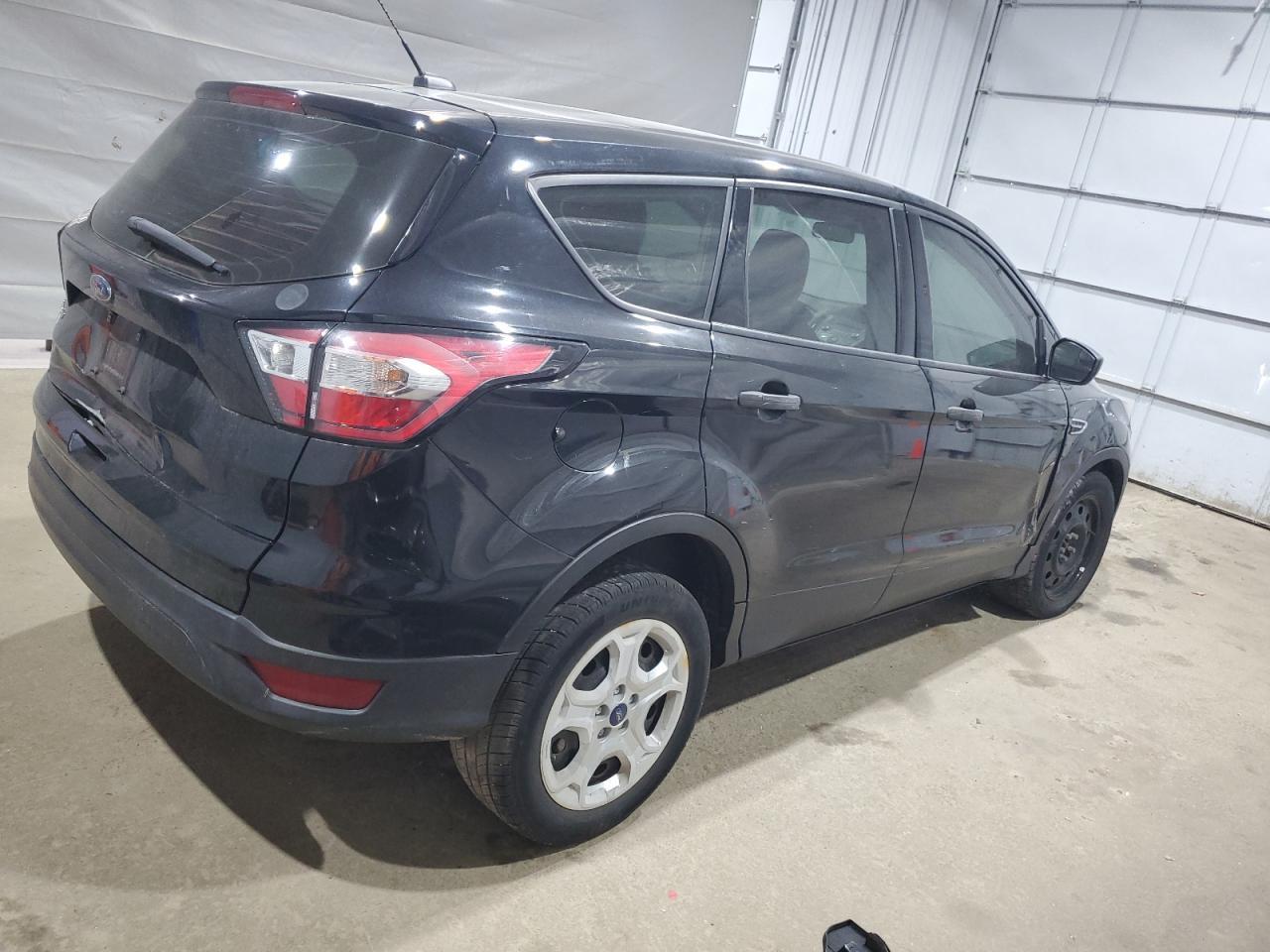 2018 Ford Escape S - Фото 3