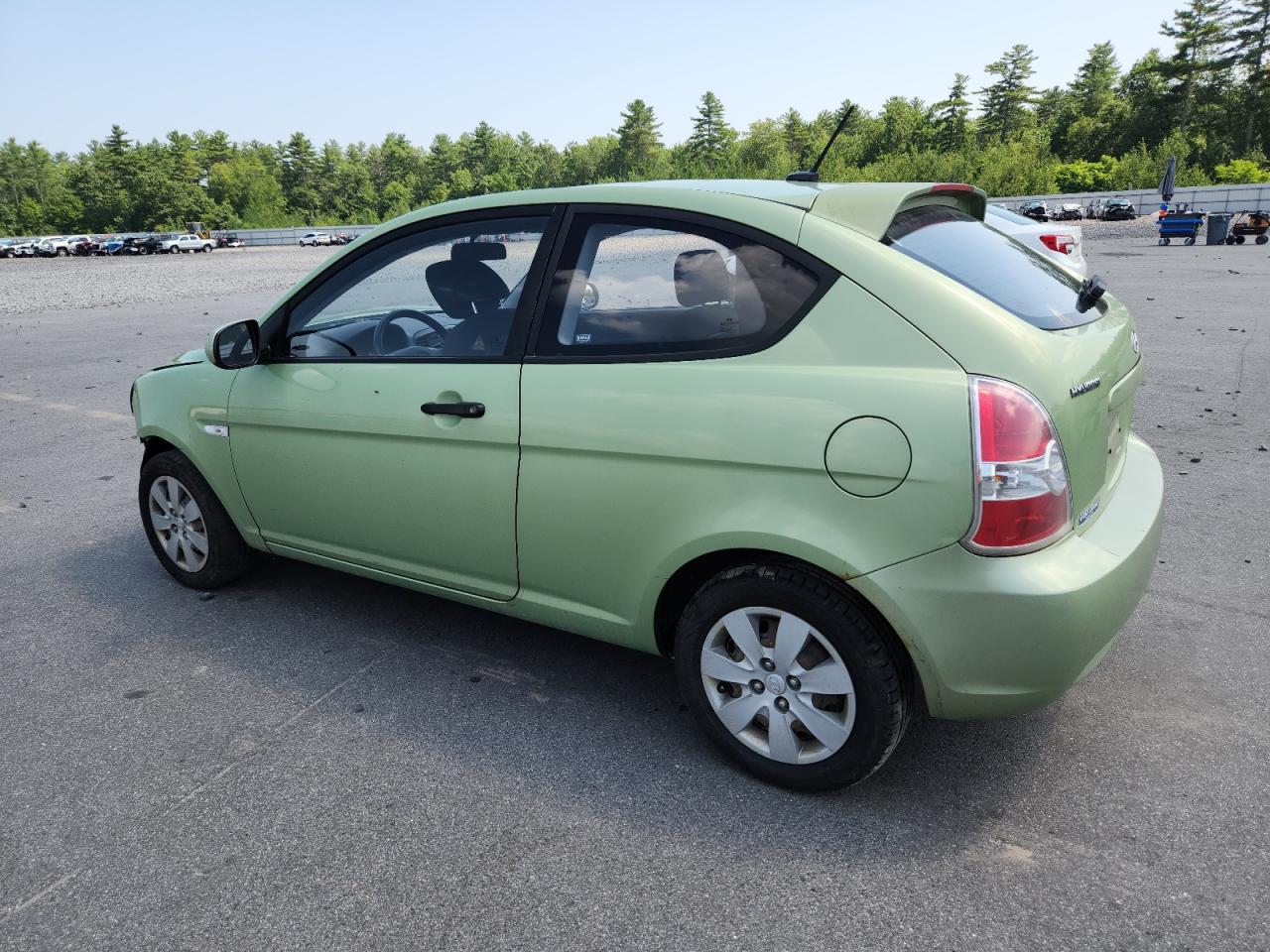 2011 Hyundai Accent Gl - Image 2