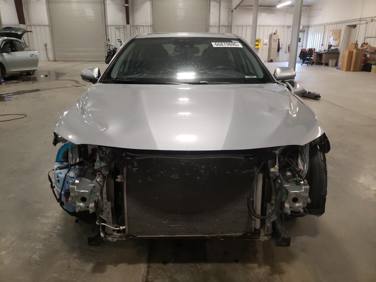 2020 Toyota Camry Le - Фото 5