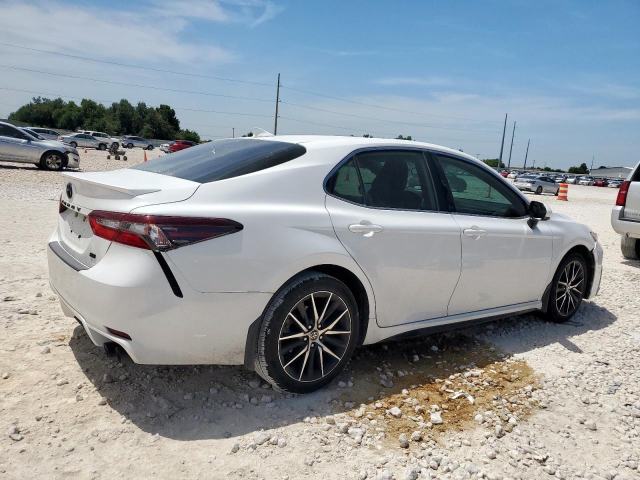 2022 Toyota Camry Se - Image 3