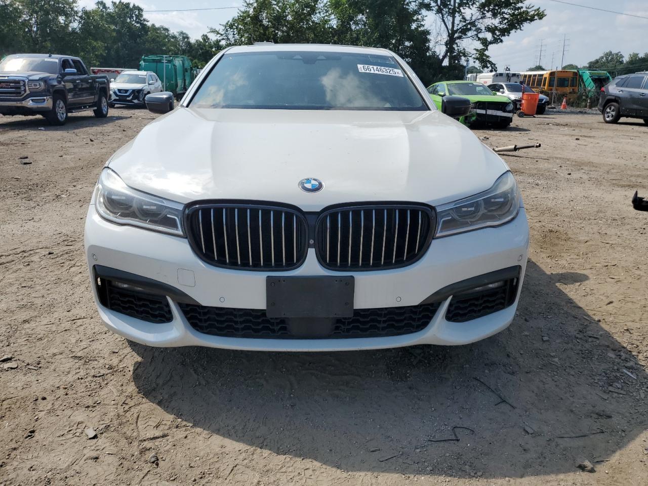 2017 BMW 750 Xi - Фото 5