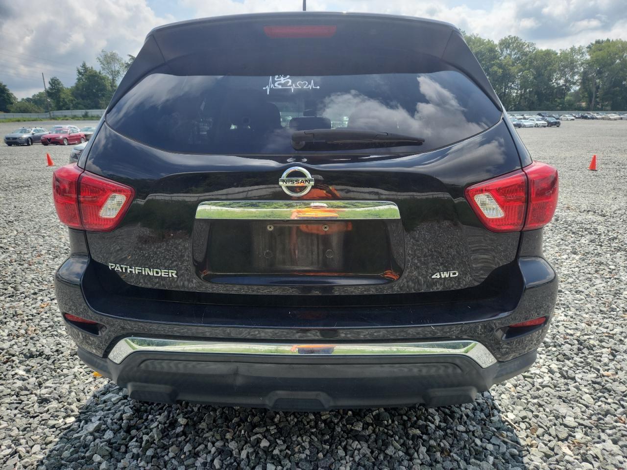 2017 Nissan Pathfinder S - Image 6