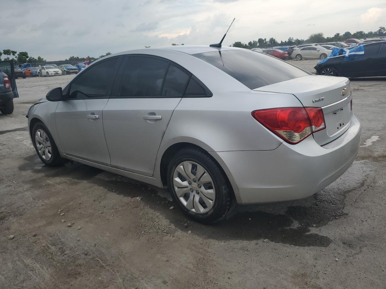 2013 Chevrolet Cruze Ls - Image 2