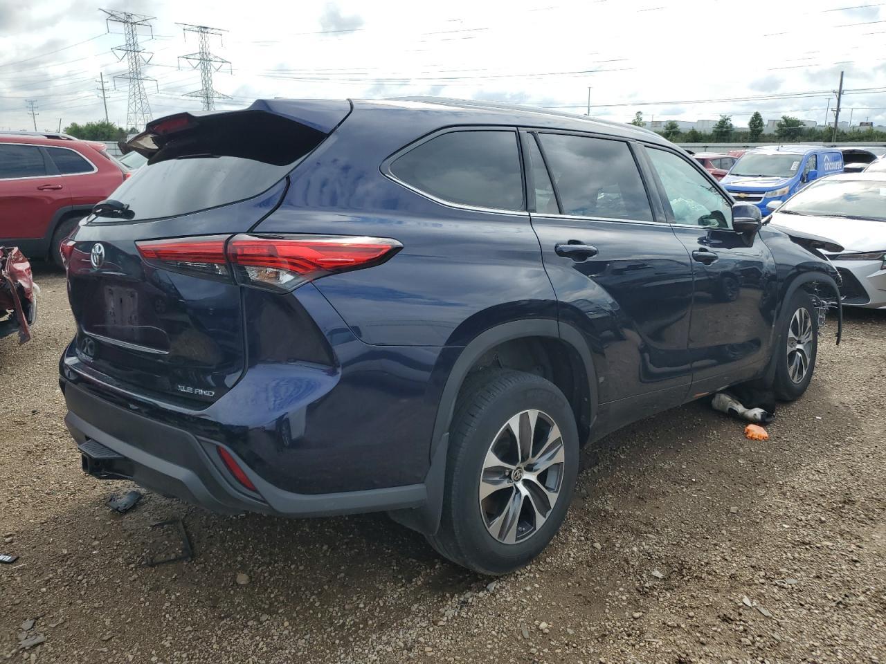 2022 Toyota Highlander Xle - Image 3