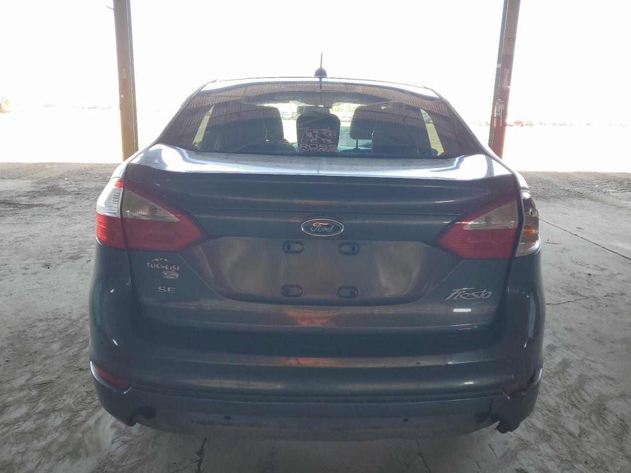 2015 Ford Fiesta Se - Фото 6