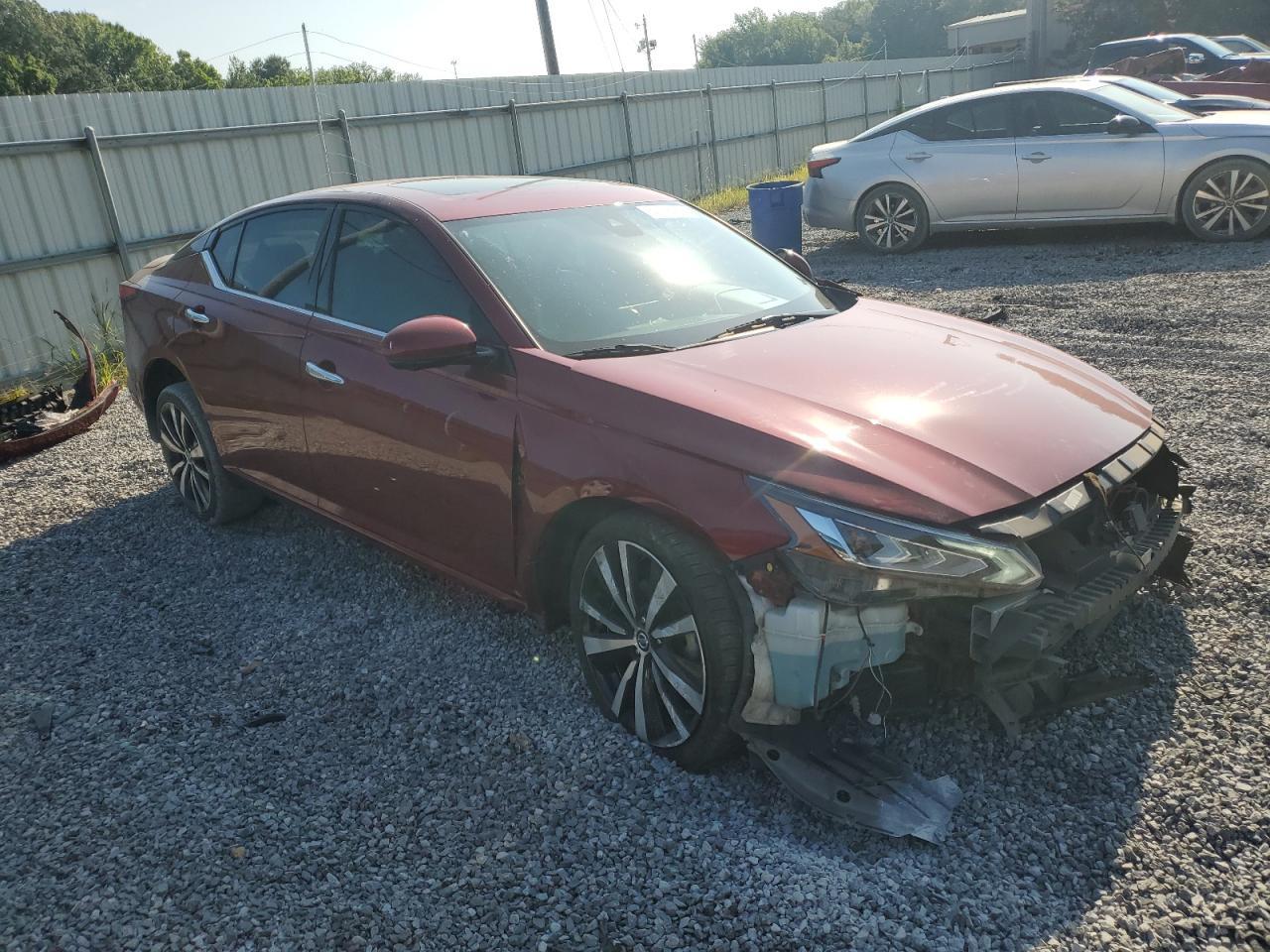 2021 Nissan Altima Platinum - Image 4