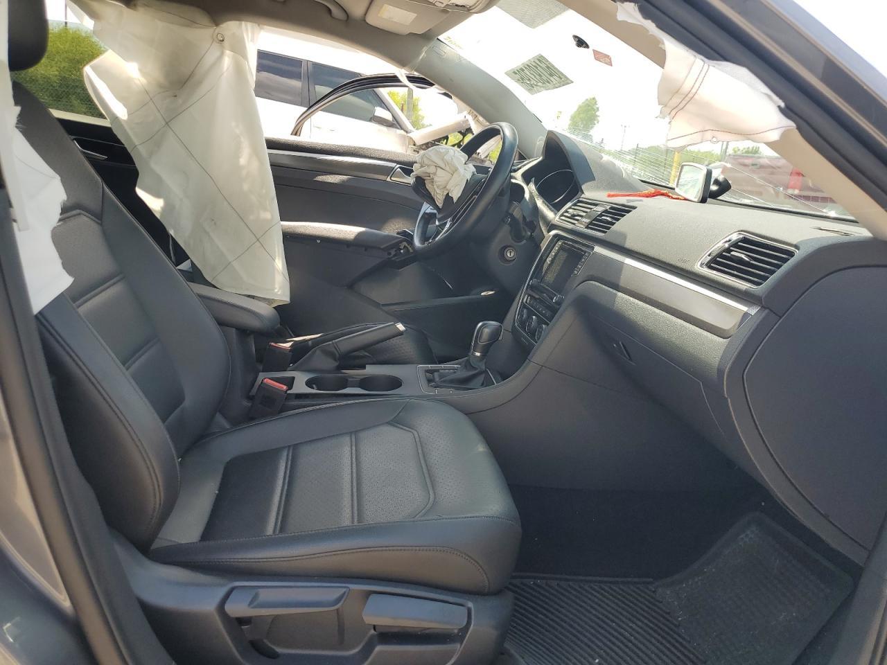 2018 Volkswagen Passat S - Image 7