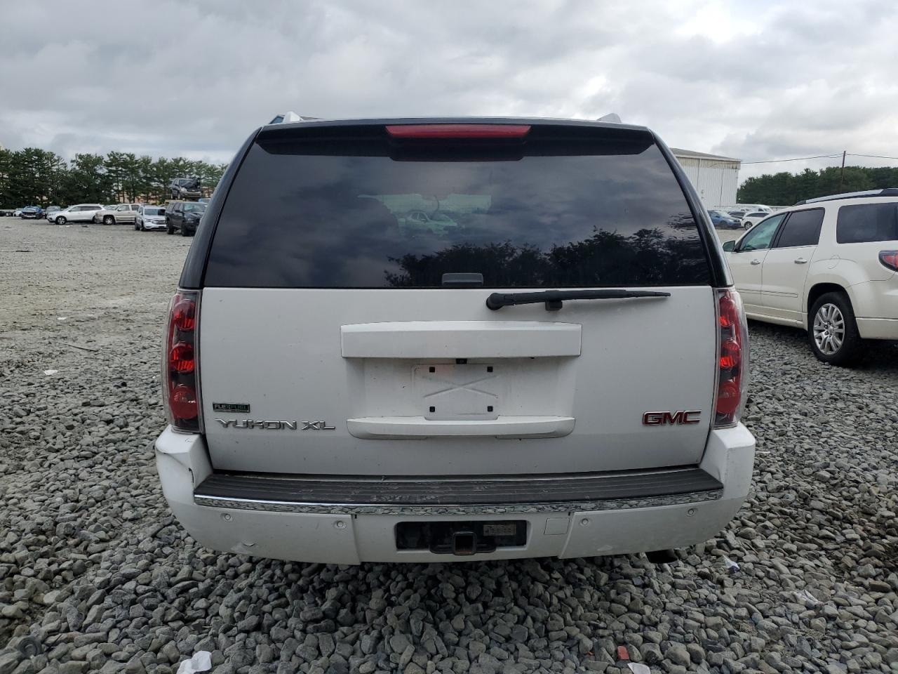 2011 GMC Yukon Xl Denali - Image 6