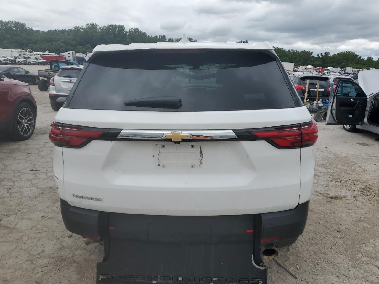 2022 Chevrolet Traverse Ls - Фото 6